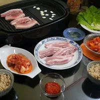 Snapdishの料理写真:Korean dinner. Samgyupsal, kimchi, toppoki.|gracecantillerさん