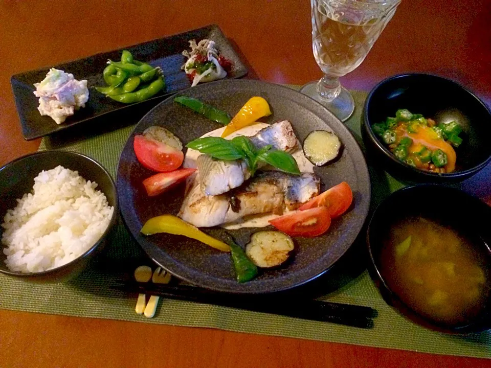 Today's Dinner🍴前菜･卵ｵｸﾗ納豆･塩麹鰆焼き･ﾅｽとﾋﾟｰﾏﾝw/ﾊﾞｼﾞﾙ白味噌ｸﾘｰﾑｿｰｽ･葱のお味噌汁･白飯|🌈Ami🍻さん