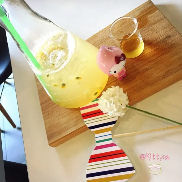 Snapdishの料理写真:🍸Passion Fruits Soda❄️|🎀Kittyna🌸さん