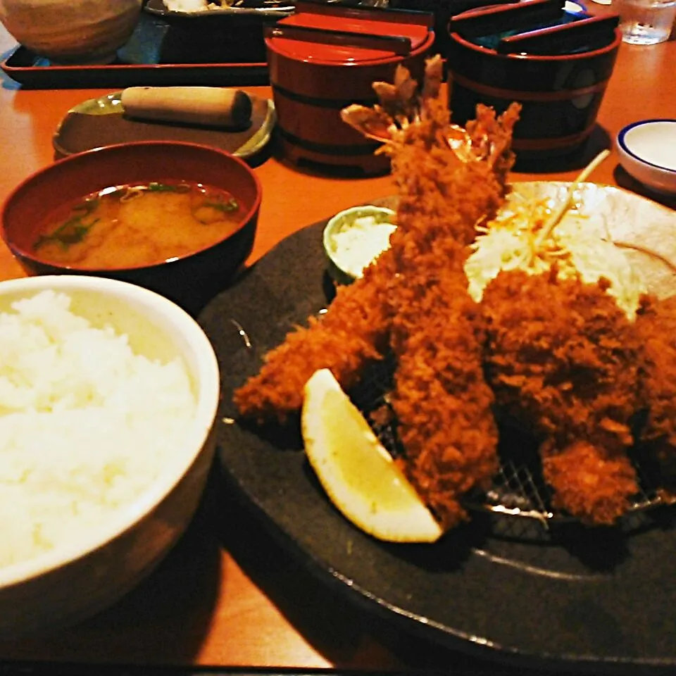 ヒレカツとエビフライ定食|Yuichi Sakaiさん