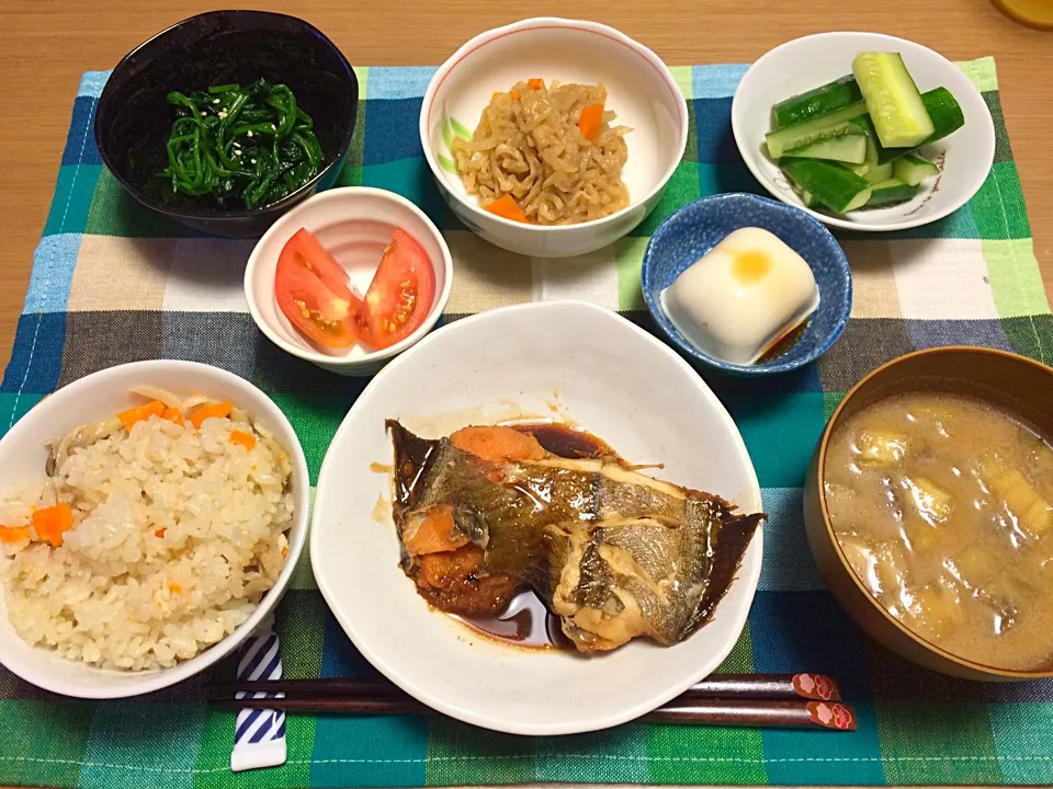 Snapdishの料理写真:炊き込み御飯｜鰈の煮付け｜茄子の味噌汁｜切り干し大根｜ピリ辛きゅうり｜ほうれん草のおひたし｜柚子豆腐｜冷やしトマト|Megumi Makiyamaさん