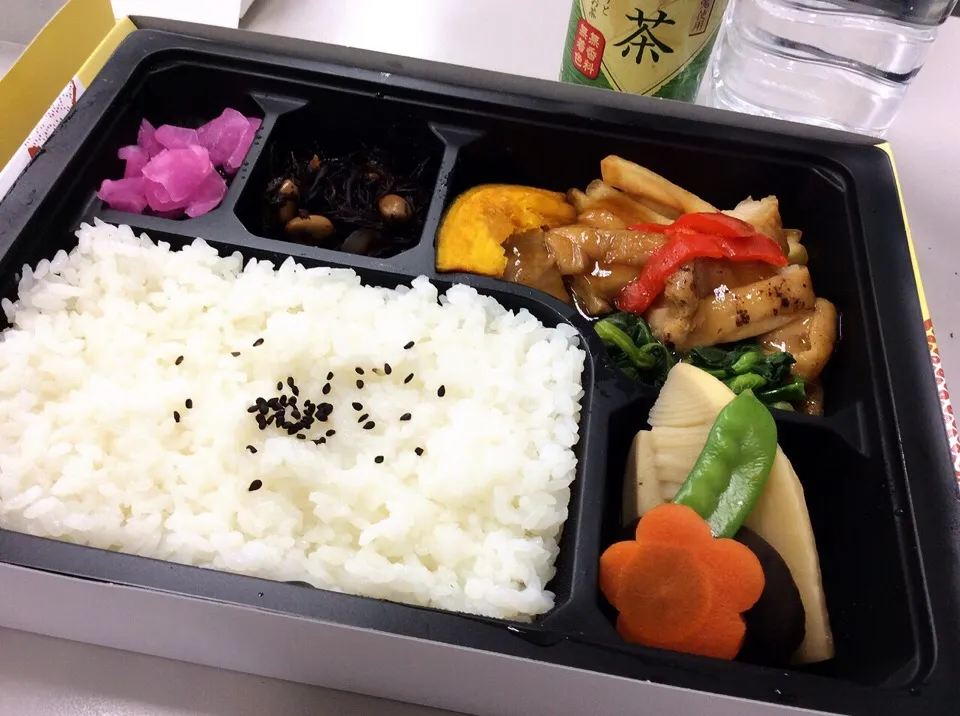 Snapdishの料理写真:セミナーの合間に 会社支給のお弁当 2015.9.7|キラ姫さん