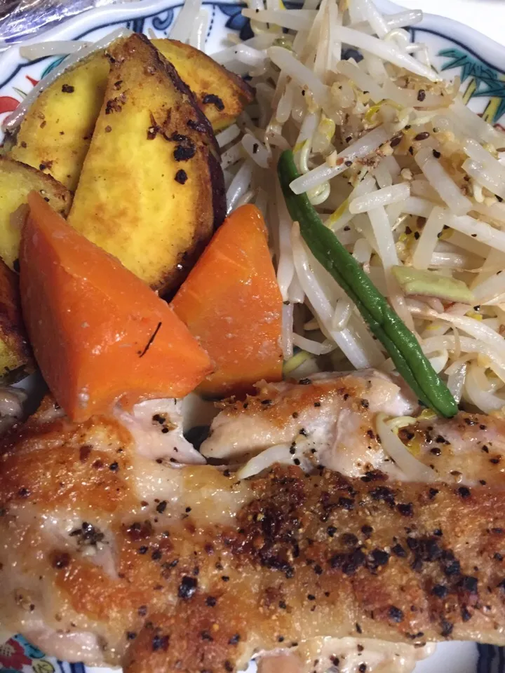 Snapdishの料理写真:Grilled chicken and sweet potato plate|Mary Annさん