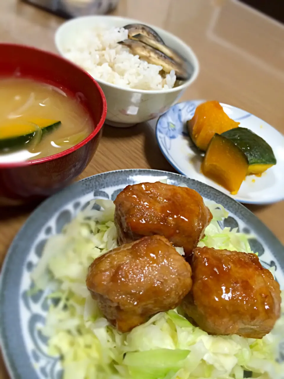 旦那さんのお弁当の残り〜厚揚げの肉巻きとカボチャの煮物♡|つなさん