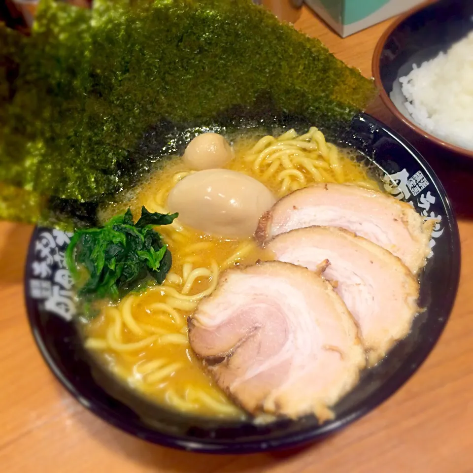 Snapdishの料理写真:MAXラーメン 横浜家系|uchikawa hiroshiさん