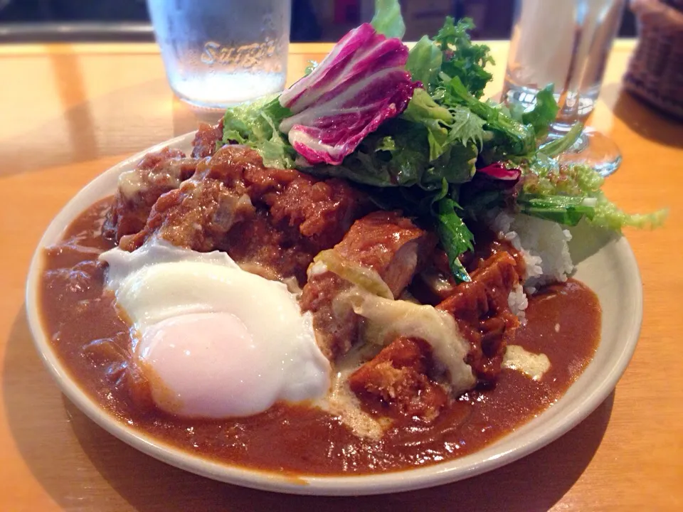 Snapdishの料理写真:チキンカツカレー 玉葱クリームとポーチドエッグ添え|chan mitsuさん