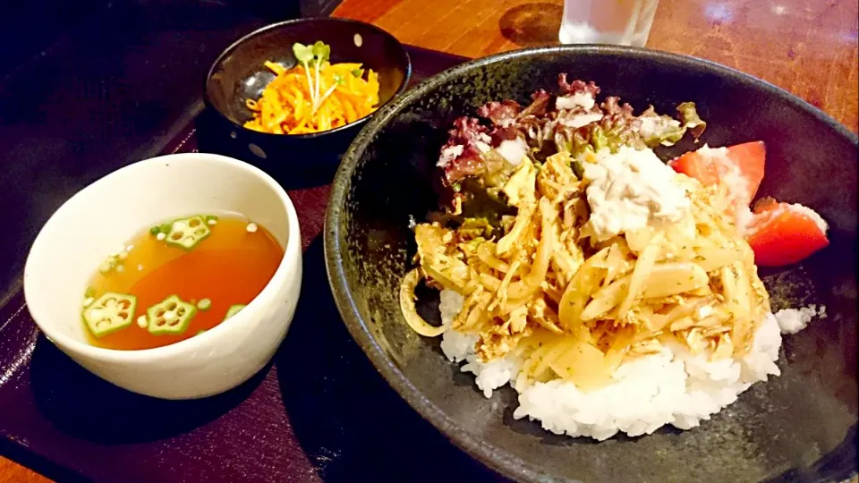 冷製チキン＆オニオンバルサミコ酢丼|めぐまげさん