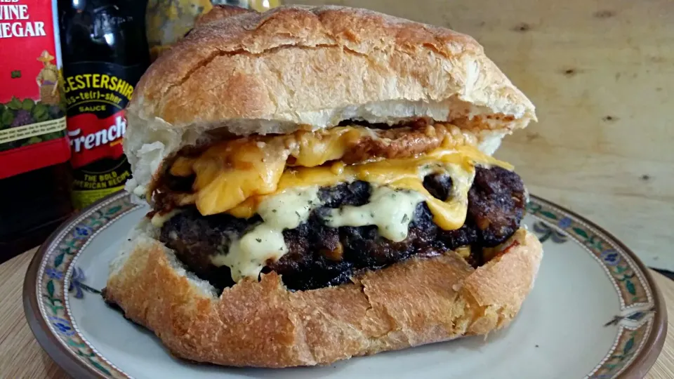 480gr Ciabatta burger, 160gr beef patty with cheese inside, 80gr chicken breast, 90gr steak beef, omelette, quadro cheese with BBQ & parsley sauce|ibby lerrickさん