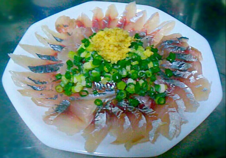 釣り マアジの刺身
熟成3日目で甘旨

#釣り人の特権 #マアジ #刺身 #熟成3日目 #甘い #旨い #自給自足 #遠州灘 #デカアジ|Masatoさん