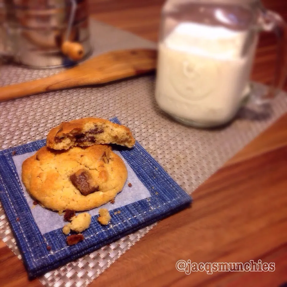 Almond Chocochunk Soft Cookies|Jacqueline Goretta Tanotoさん