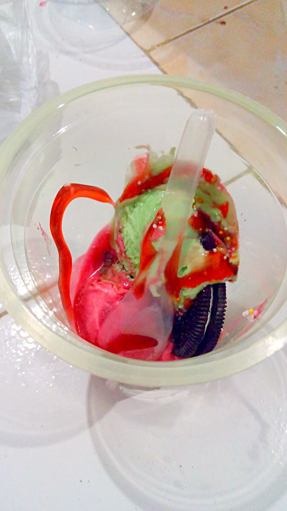 ice cream rasa red valvet and green tea 

 #kuliner #kota #blitar|shylvia wulansari kharisma putriさん