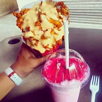 Pizza fries and red velevt milk shake at #theJ#socheesy|Crissyさん