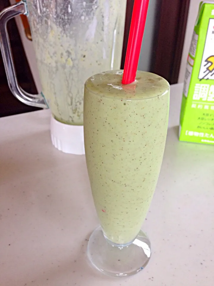 Kiwi banana smoothie|viviさん