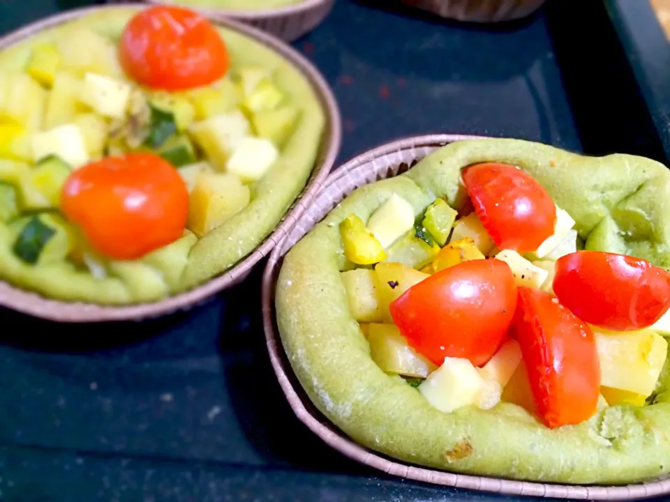 Snapdishの料理写真:桑の葉パウダーをつかった夏野菜たっぷりパン|ayaさん