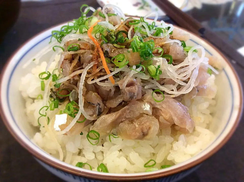 プチ贅沢✌️今朝の朝食「鯵のタタキ丼」🐟😋|アライさんさん