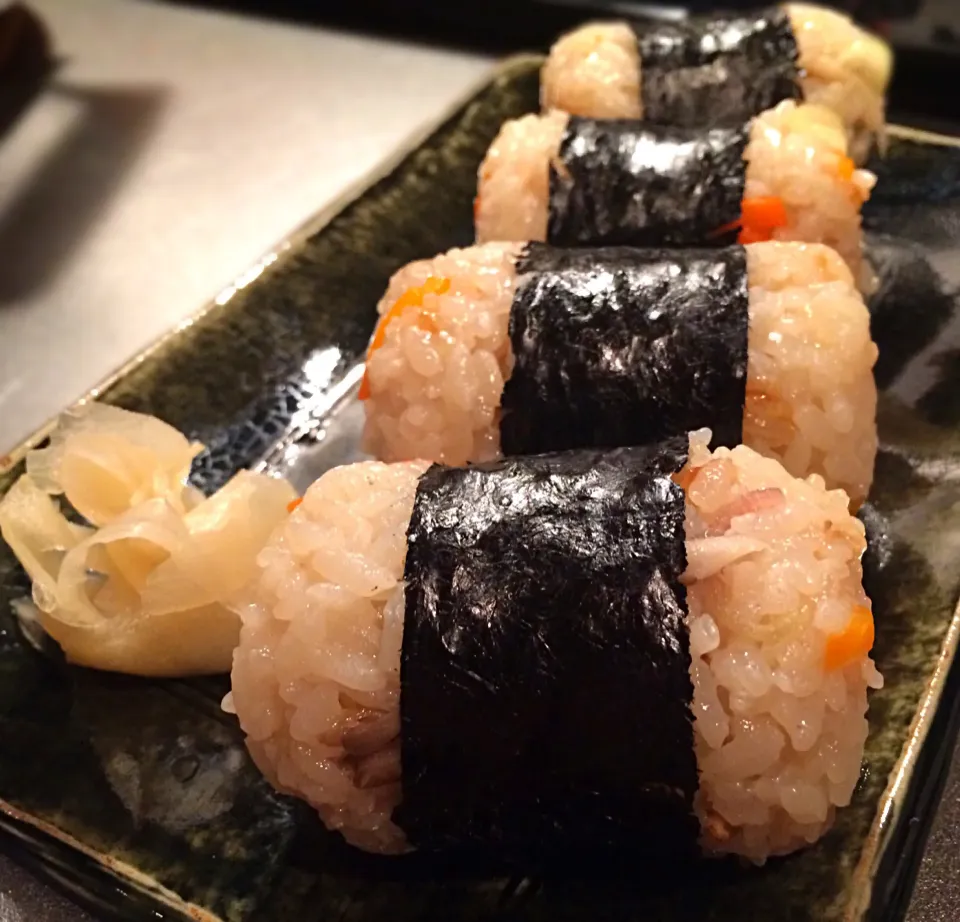 焼き鯖炊いた出汁の炊き込みごはんでおむすびʕ-̼͡-ʔ🍙|七海さん