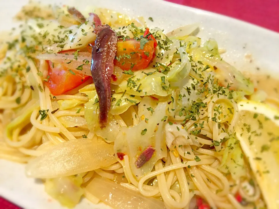 アンチョビとキャベツのペペロンチーノ。Pasta with anchovies and cabbage.|Sayaka Jinsenji Huletteさん