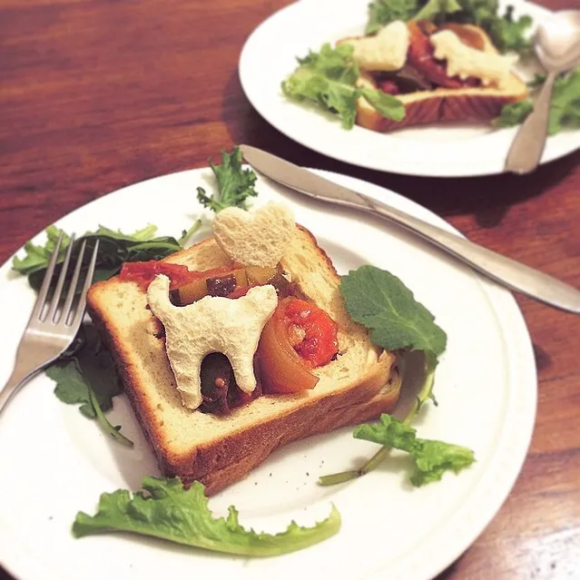 Hollowed Out Bread Sandwiches with Ratatouille. くり抜き食パントースト、ラタトゥイユ添え💕|Yuka Nakataさん