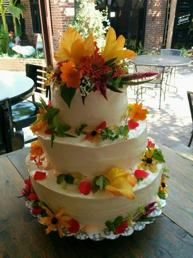 carrot wedding cake with orange blossom meringue|CHUENCHAIさん