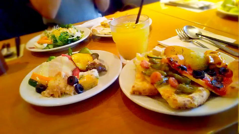 台風🌀反れてくれて良かったぁ😁
雨でも行きます💪ママ友ランチ🍴|ひとみんΨ(*´∀｀)Ψさん