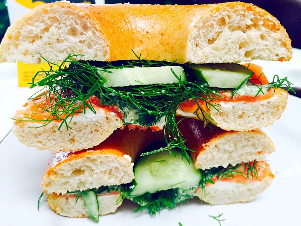 Bagel Salmon Wasabi.|Juthapak Thaitrongさん