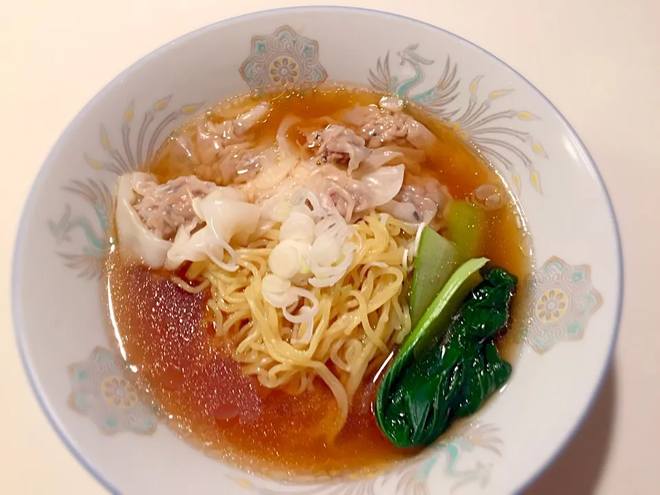 手羽元から出汁をとった手作りワンタン麺|黒猫飲茶さん