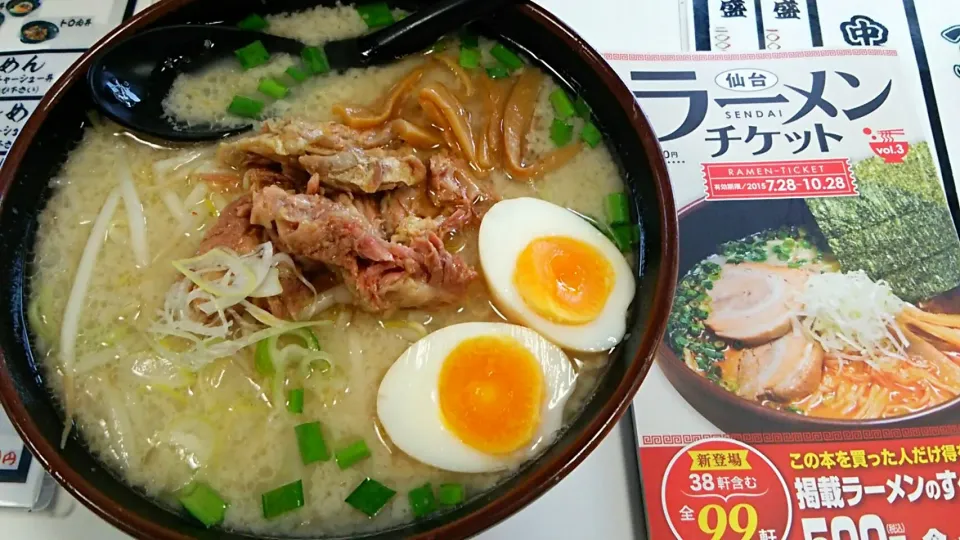 Snapdishの料理写真:トロ肉塩ラーメン|Nanami Izumiさん