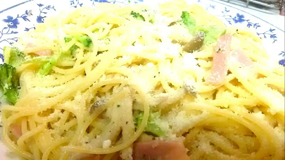 キノコとブロッコリーのパスタ❗|かずえさん