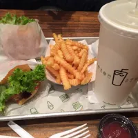 Snapdishの料理写真:Shake shack burger|ささやんさん