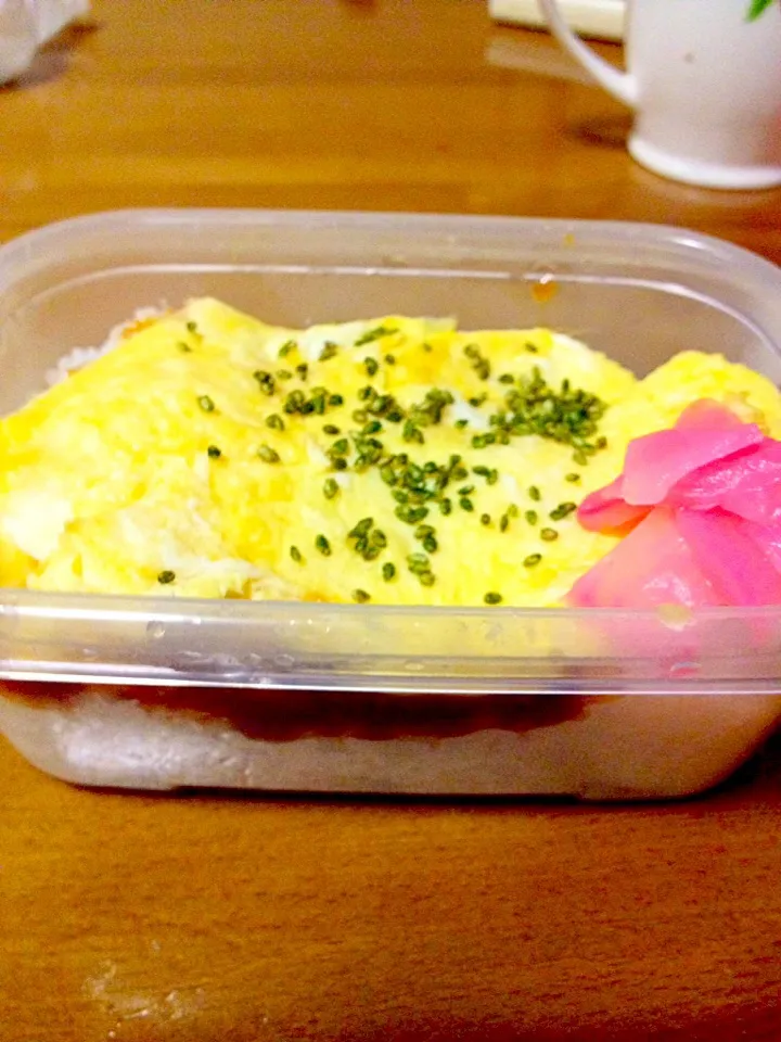 Snapdishの料理写真:薄焼き玉子弁当🍱鯛味噌|まいりさん