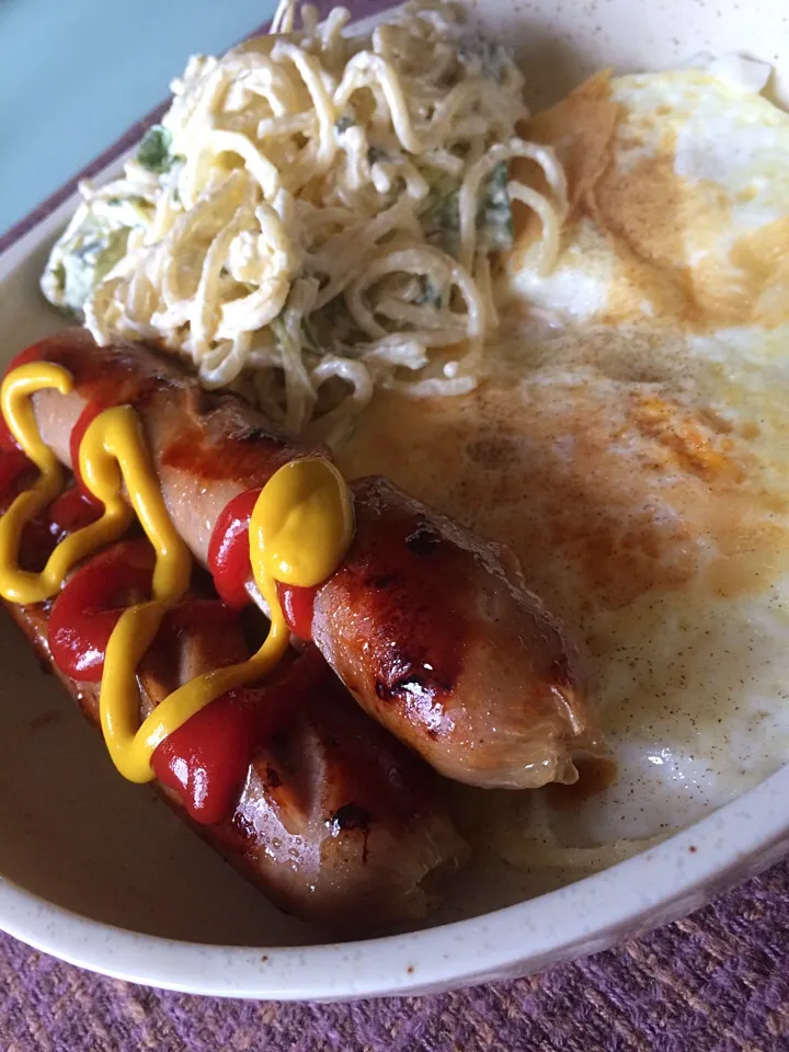 Brats with egg and pasta salad|Nigelさん