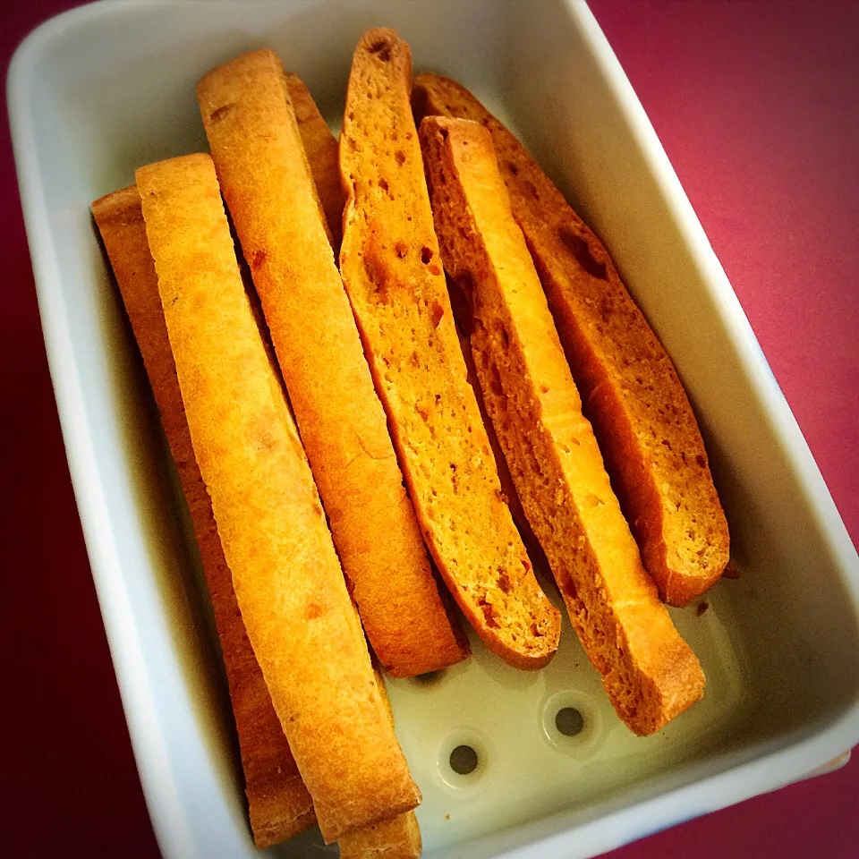 パン焼きネコさんの料理 かぼちゃのビスコッティ🎃オイル無し、ひまわりの種入りでカリポリ❤️ガリガリ感がいいよね|佐野未起さん