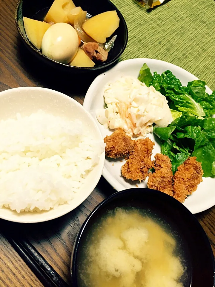 カキフライ
味噌汁
じゃがいもと筋肉の煮物|Terumi  Yokosawaさん