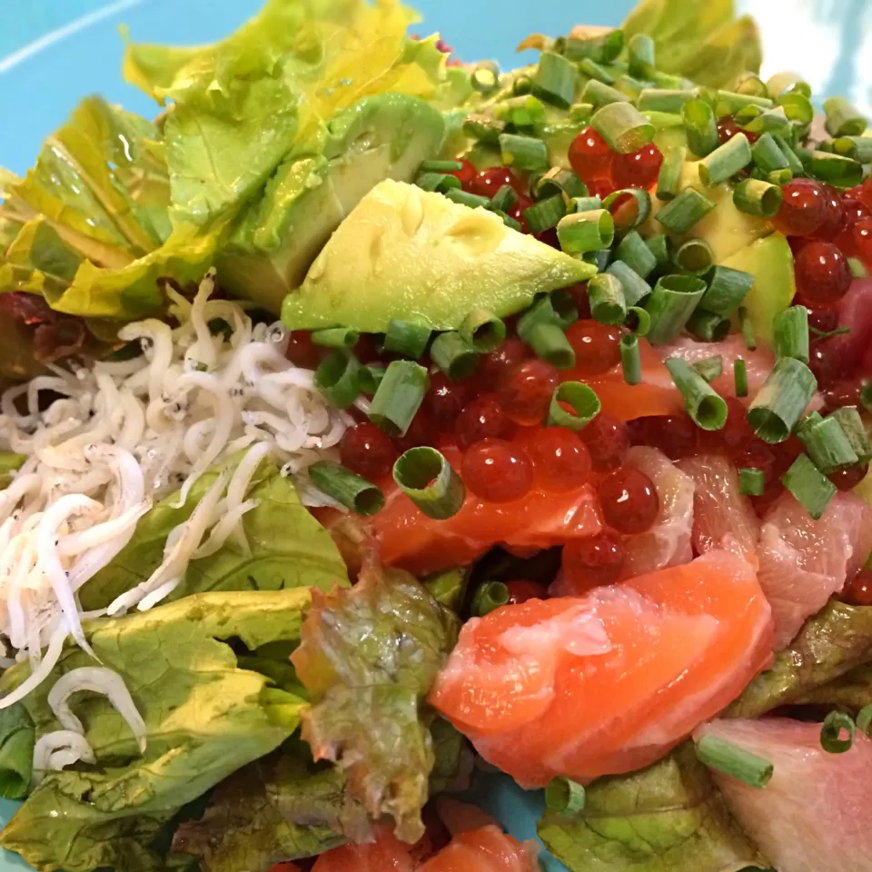 Snapdishの料理写真:ラー油がポイント♪                                      大人味のポキ丼|志野さん