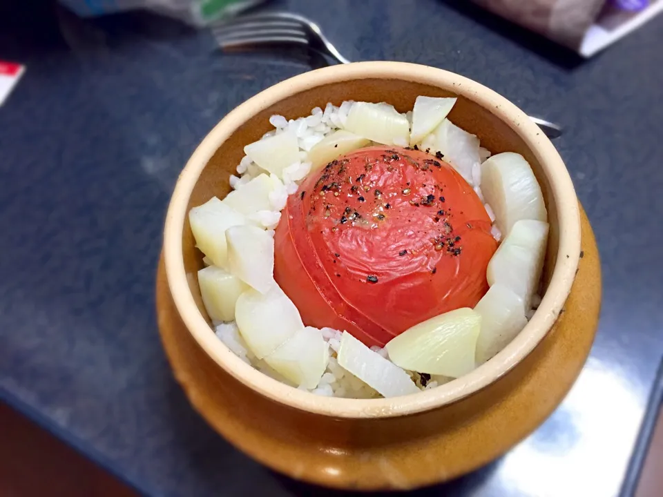 トマトと大粒ニンニクの炊き込みご飯|Eijiさん