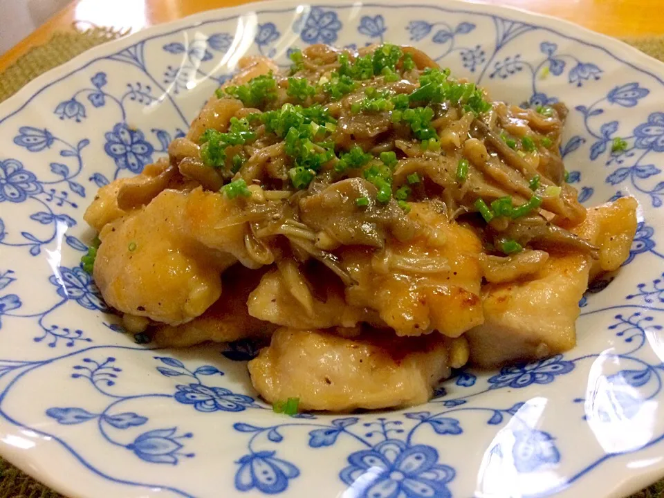 あゆ♡さんの料理 鶏むね肉のえのきバターソース絡め♪|みきおさん