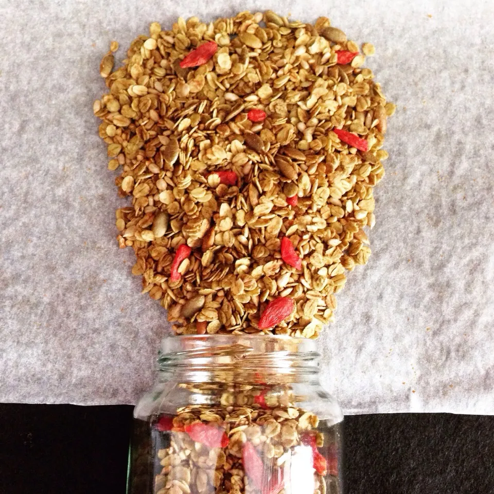 Homemade matcha buckwheat granola with goji berries|coxiella24さん