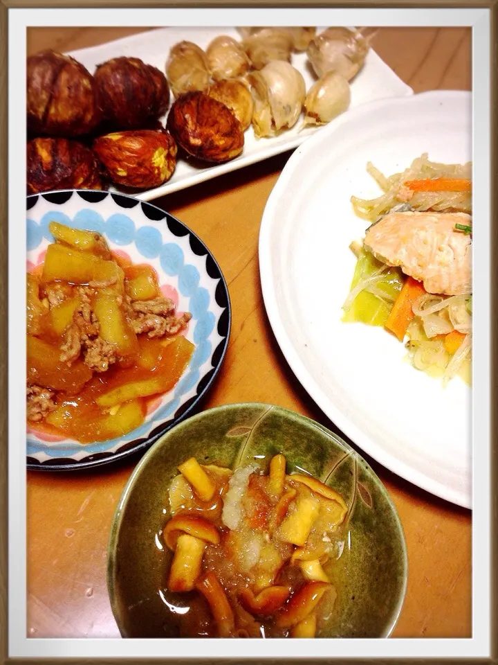 Snapdishの料理写真:晩御飯〜(つ∀｀*)栗の素揚げ〜ついでに？ニンニクの素揚げ〜(つ∀｀*)明日はヤバイかな(*ﾉ∀`*)|じゅんけさん