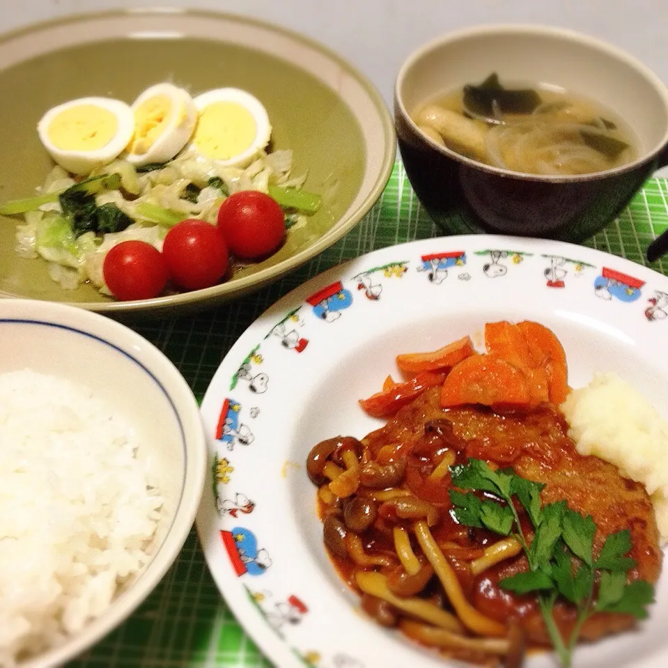 小松菜とキャベツのレンチンサラダ・玉ねぎと油揚げのお吸い物・ハンバーグ|美也子さん