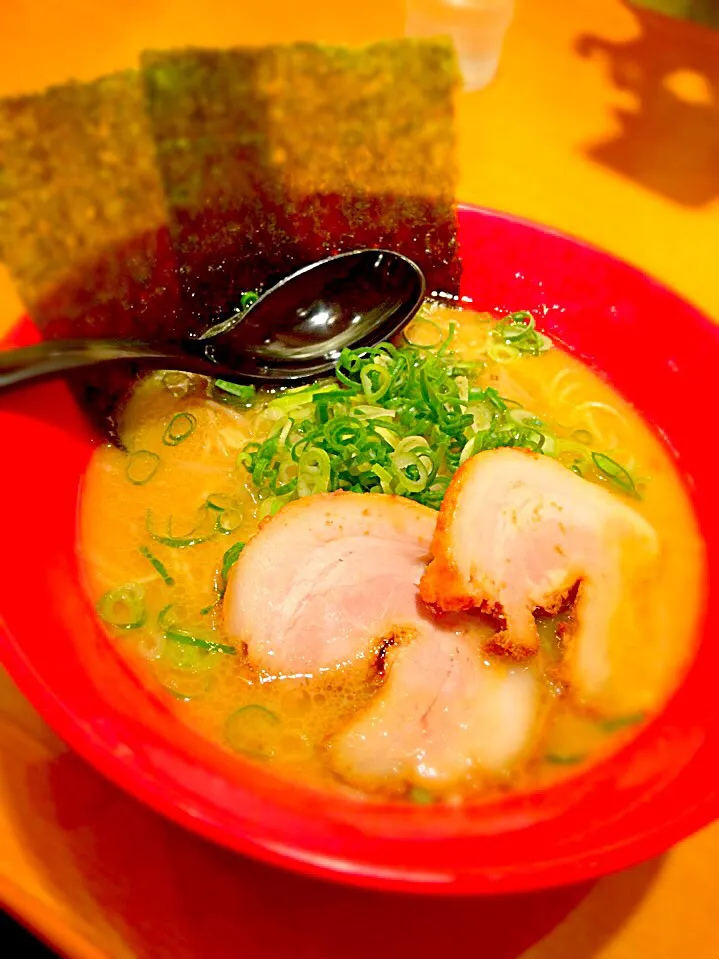 川藤ラーメン。うまっ！
反省会…|えすとさん