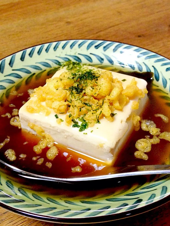 Snapdishの料理写真:【息子の遅い晩ごはん】お蕎麦のお汁を餡掛けにして、温豆腐にしました。あげ玉と青海苔トッピング。|エイコさん