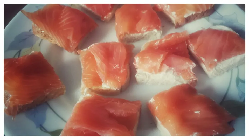 mini smoked salmon snacks|Najeskaさん