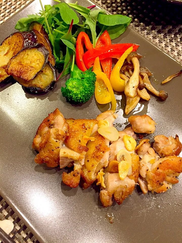 我が家の定番、チキンのカリカリ焼き🍗✨|まみりんごさん