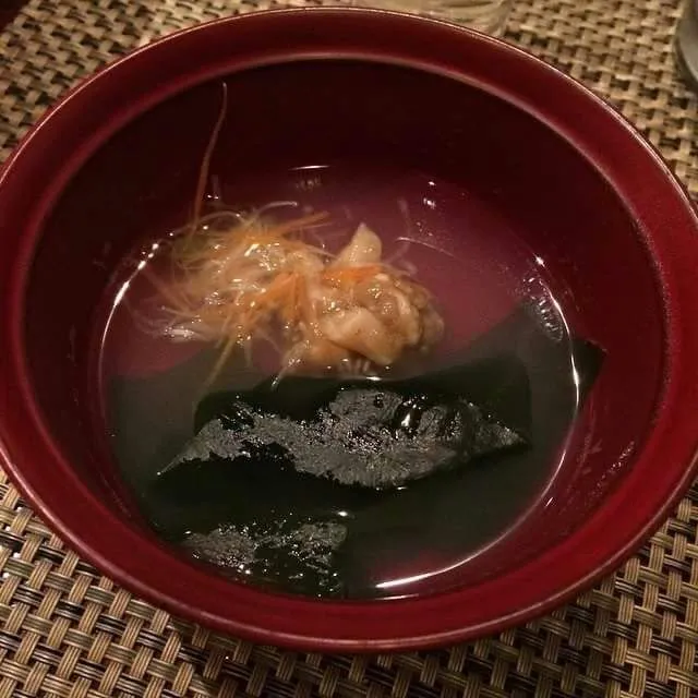 hamaguri clam ying yang soup,wakame,julienne vegetables|CHUENCHAIさん