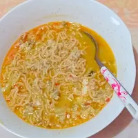 indomie rasa soto ayam dengan perpaduan sambal roa khas kota menado yang super pedas sehingga terlihat seperti mie tomyum #indomiesoto #sambalroa #indonesian|febyola tanさん