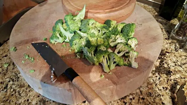 Snapdishの料理写真:Broccoli for Chicken and Broccoli Alfredo #Vegetable #Healthy 😊|Alisha GodsglamGirl Matthewsさん