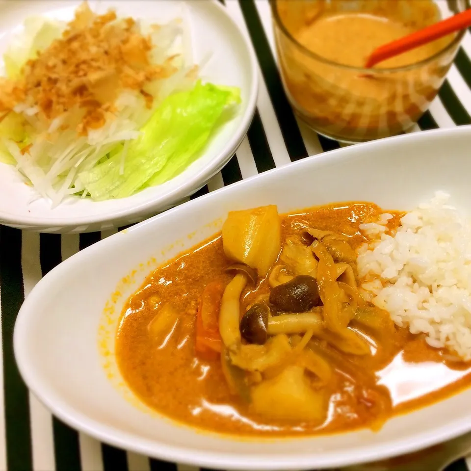 ヨーグルトと味噌の菌活カレー♪&大根と鰹節の味噌ゴマドレッシングサラダ|sucrerireさん