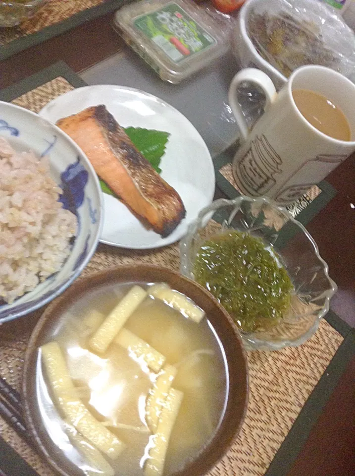 鮭の味噌漬け＆めかぶ＆大根の味噌汁|まぐろさん