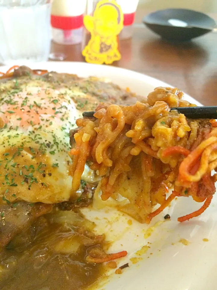 横川鉄板さんの「焼きカレーそば肉玉」|大阪カレー部長さん