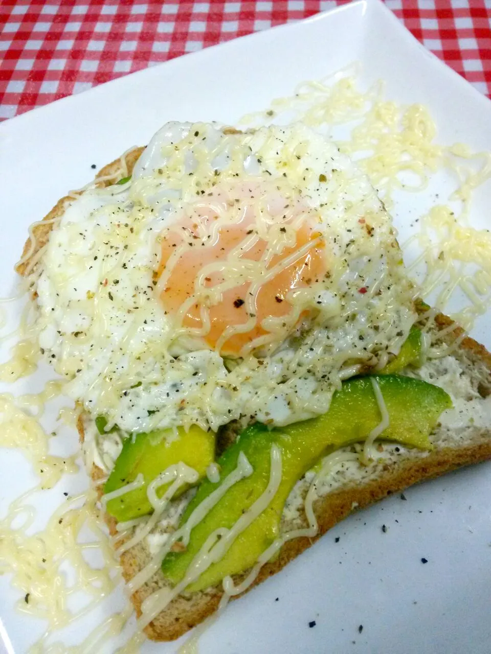 Egg Avocado Toast for Breakfast|Jeab Lertさん